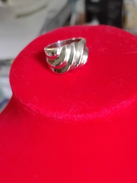 Jewelry - Sterling Silver Wave Band Ring Size 5&1/2